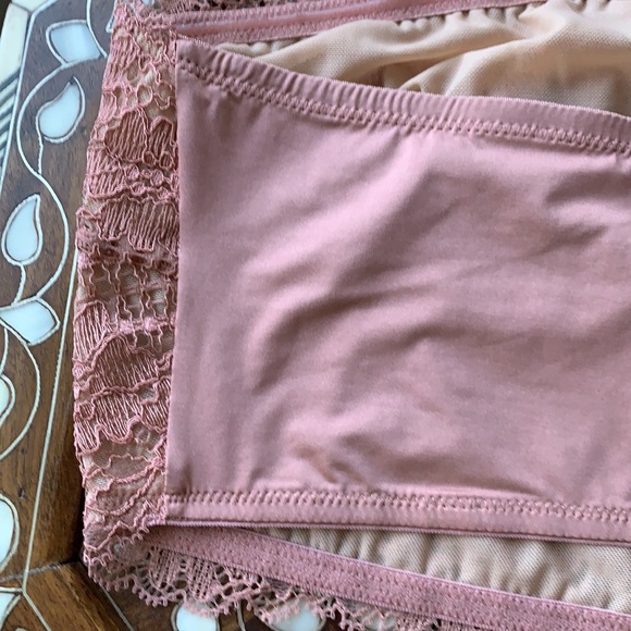 FREE PEOPLE INTIMATELY LACE BANDEAU BRA SCALLOP DETAIL BRALETTE IN ANTIQUE ROSE - Picture 9 of 10